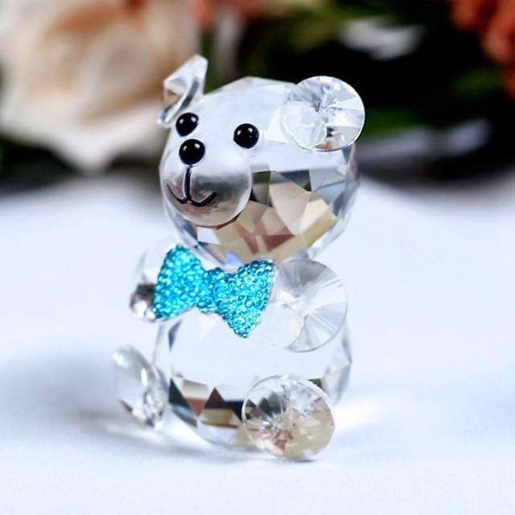 Vintage mini Bear  crystal figurine is part of the . It is in good, used condition and is from an Illinois estate collection.  This bear has black eyes and nose, oval paws. 